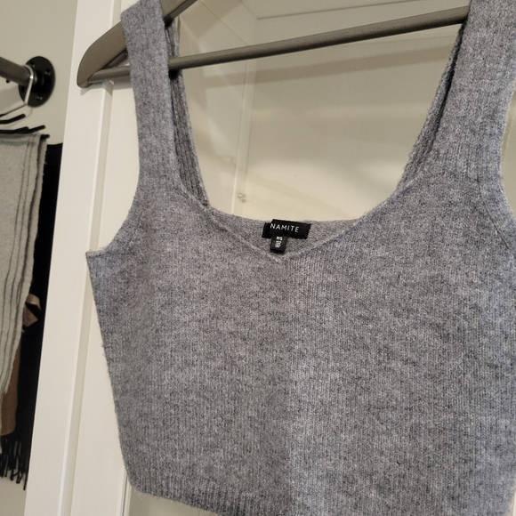 Thick knit cropped tank - Picture 2 of 3